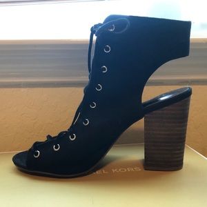 Carlos Santana black heels